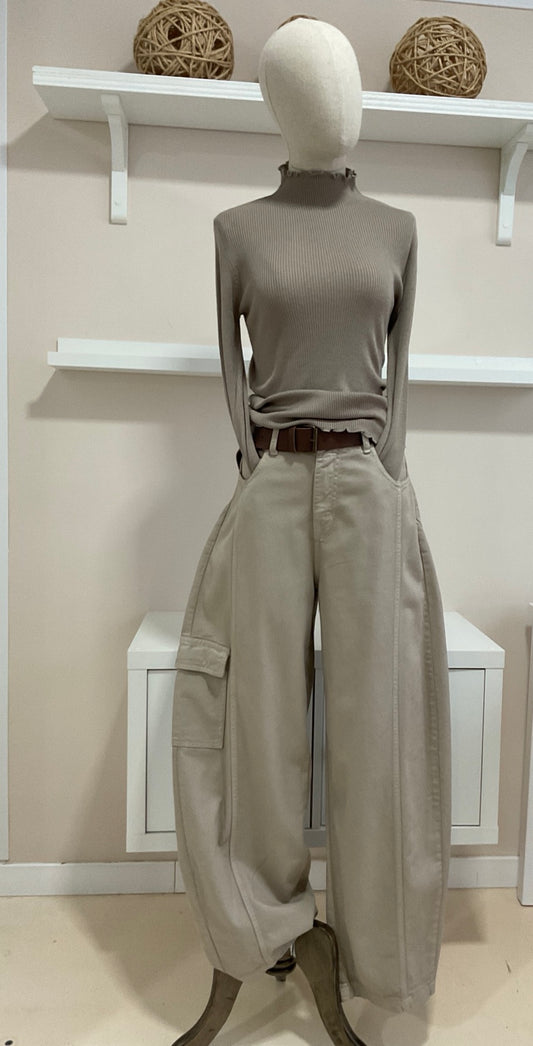 Taupe | Pantalón Cargo — look en maniquí