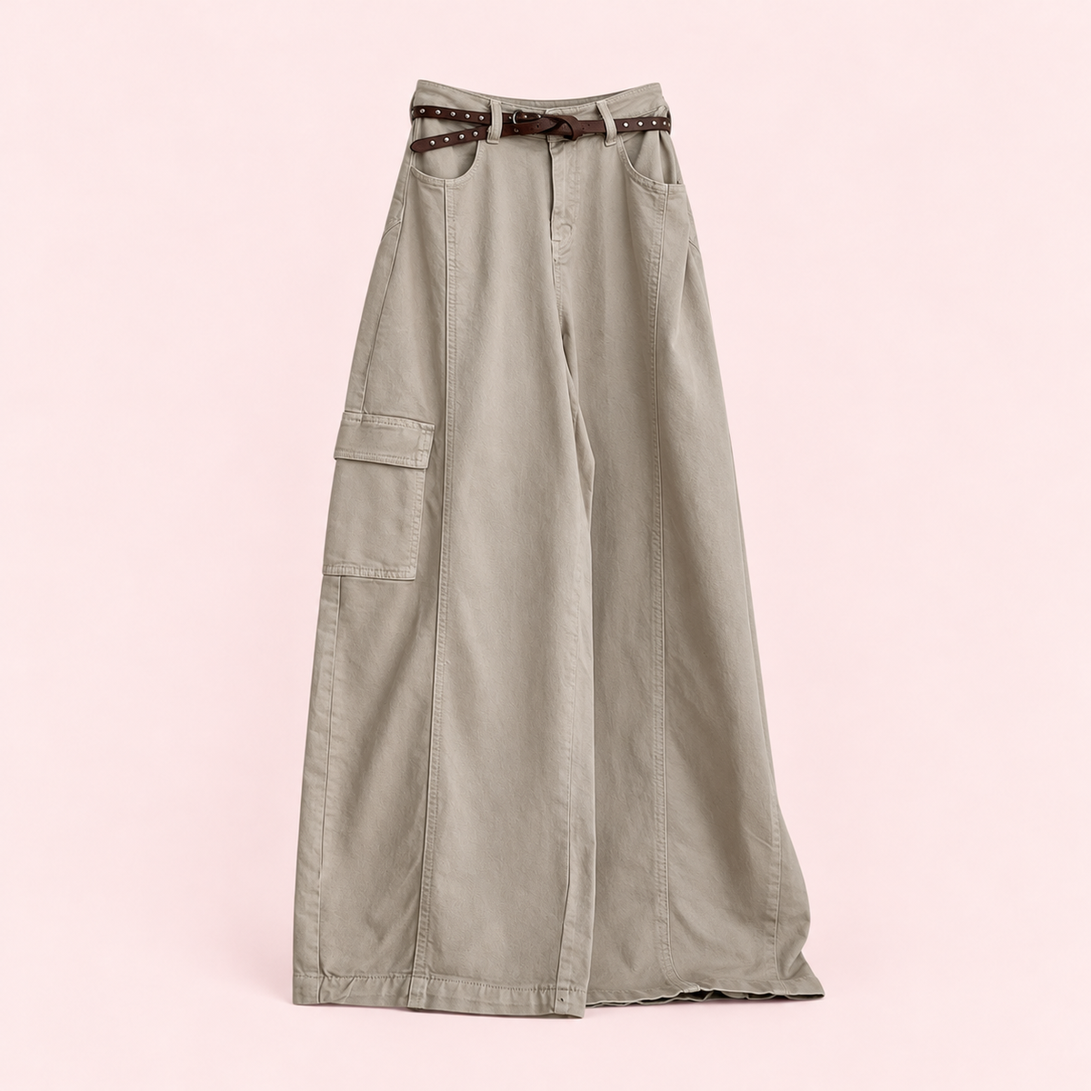 Taupe | Pantalón Cargo - catálogo completo sobre fondo rosa