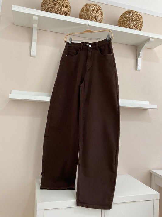 Chocolate | Pantalón Barrel 5 Bolsillos vista frontal