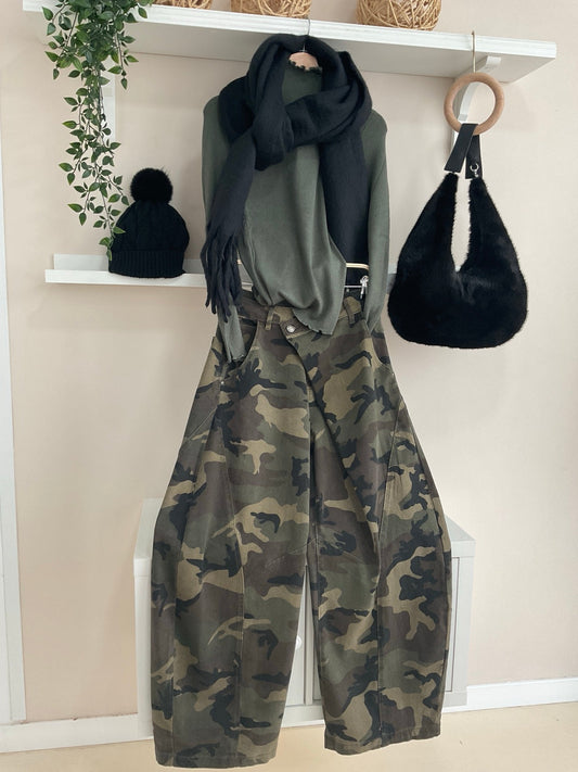 Caqui | Jersey básico ribeteado con pantalón Camuflaje Cruzado