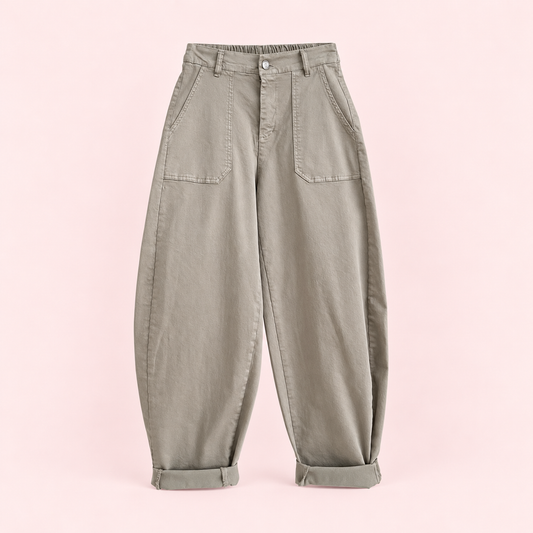 Taupe | Pantalón Balloon - catálogo completo sobre fondo rosa
