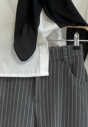 Gris | Barrel Raya Diplomática con camisa blanca abullonada - detalle