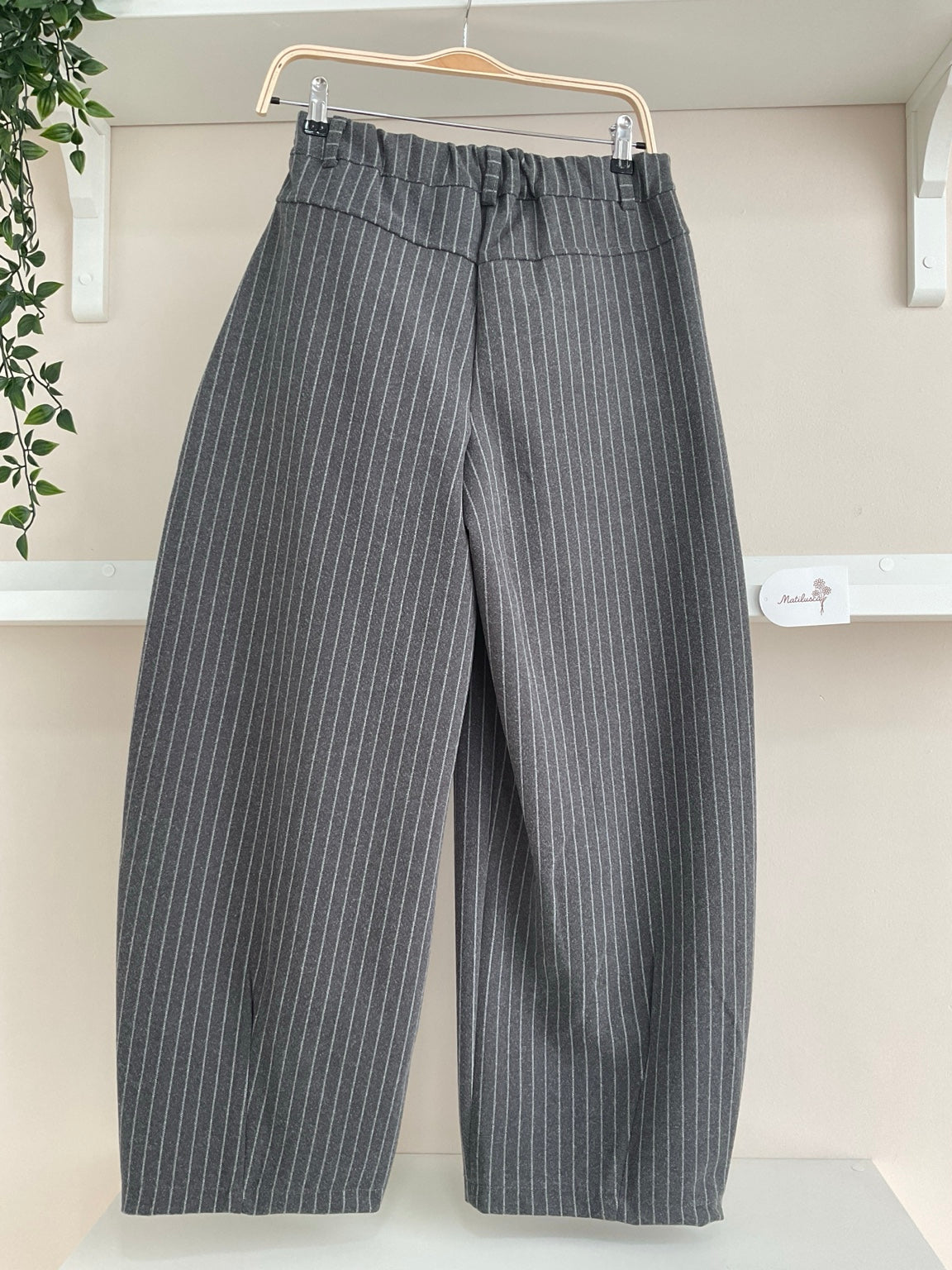 Pantalón Barrel Raya Diplomática gris - vista trasera
