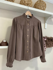 Marrón | Camisa Bridgerton marrón - vista frontal y detalles