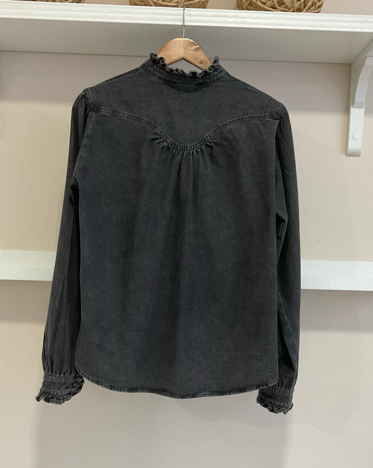 Gris | Camisa Bridgerton - vista trasera