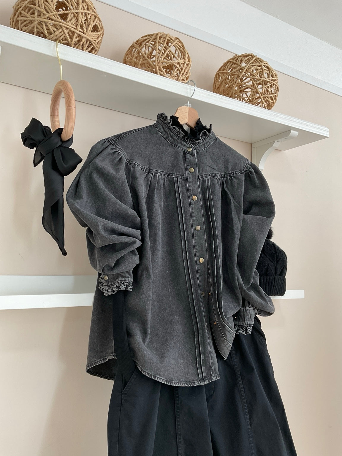 Gris | Camisa Bridgerton - vista lateral