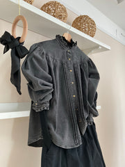 Gris | Camisa Bridgerton - detalle lateral
