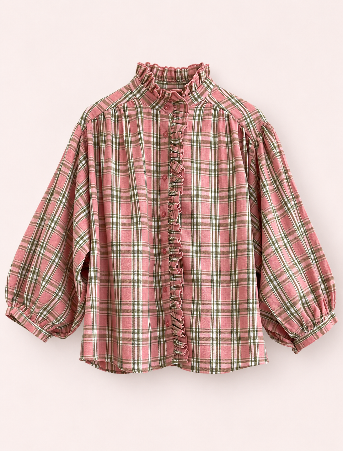 Rosa | Camisa Edith - fotografía de catálogo sobre fondo rosa