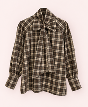 Verde | Camisa lazo Roberta - catálogo Matilusca sobre fondo rosa empolvado