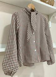 Marrón | Camisa Cuadro Vichy con Lazada - vista frontal lateral