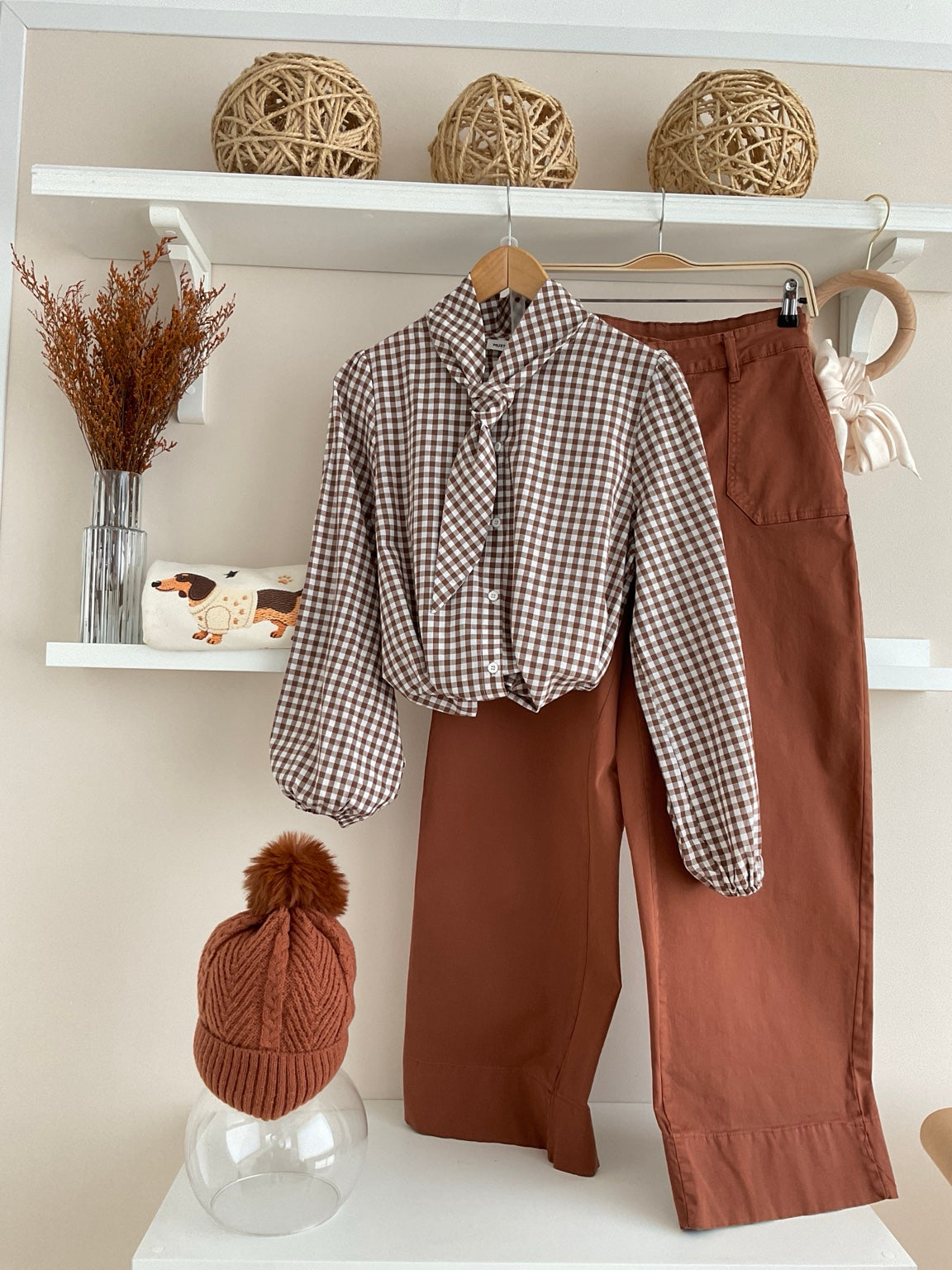 Marrón | Camisa Cuadro Vichy con Lazada — look con pantalón caldera