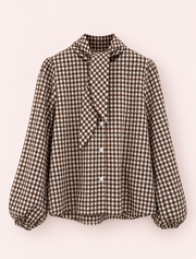 Marrón | Camisa Cuadro Vichy con Lazada - catálogo Matilusca sobre fondo rosa empolvado