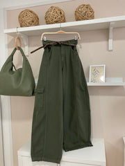Pantalón cargo caqui — look-bolso