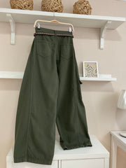 Pantalón cargo caqui — trasera
