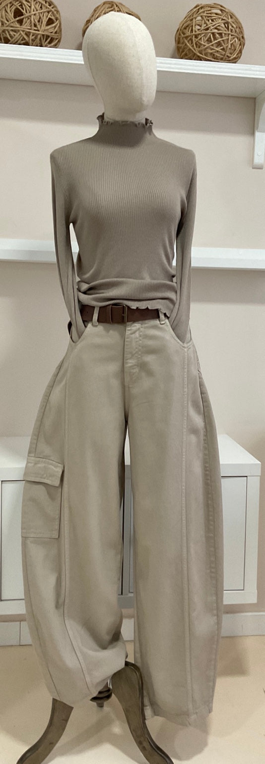 Taupe | Pantalón Cargo — look en maniquí