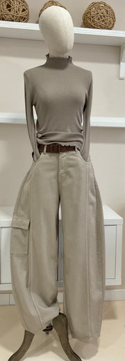 Taupe | Pantalón Cargo — look en maniquí