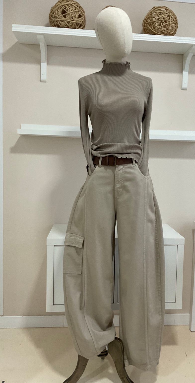 Taupe | Pantalón Cargo — look en maniquí