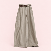 Taupe | Pantalón Cargo - catálogo completo sobre fondo rosa