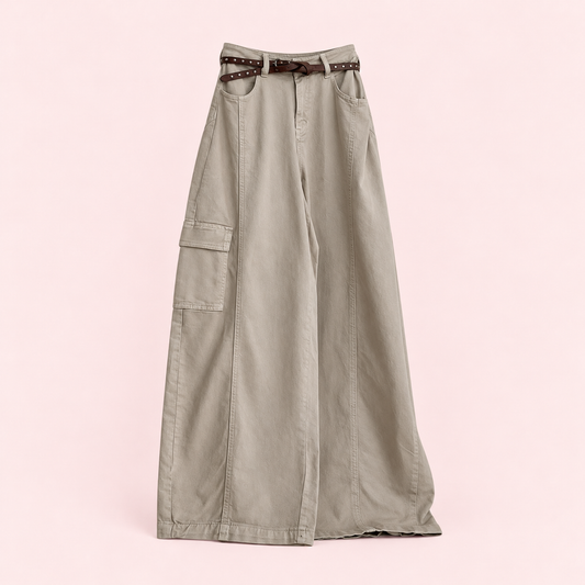 Taupe | Pantalón Cargo - catálogo completo sobre fondo rosa