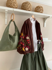 Look Matilusca con chaqueta chocolate de flores bordadas
