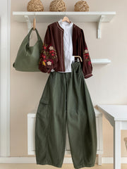 Look Matilusca con chaqueta chocolate de flores bordadas
