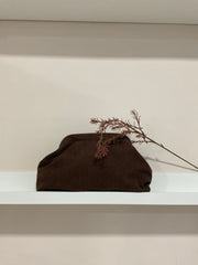Marrón | Bolso Clutch de Pana - fotografía original con rama decorativa