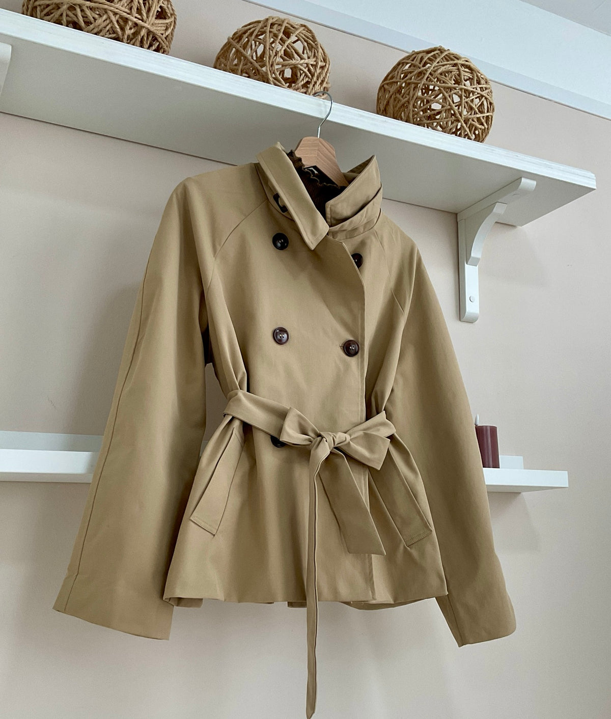 Camel | Gabardina Scotland - vista lateral con cinturón
