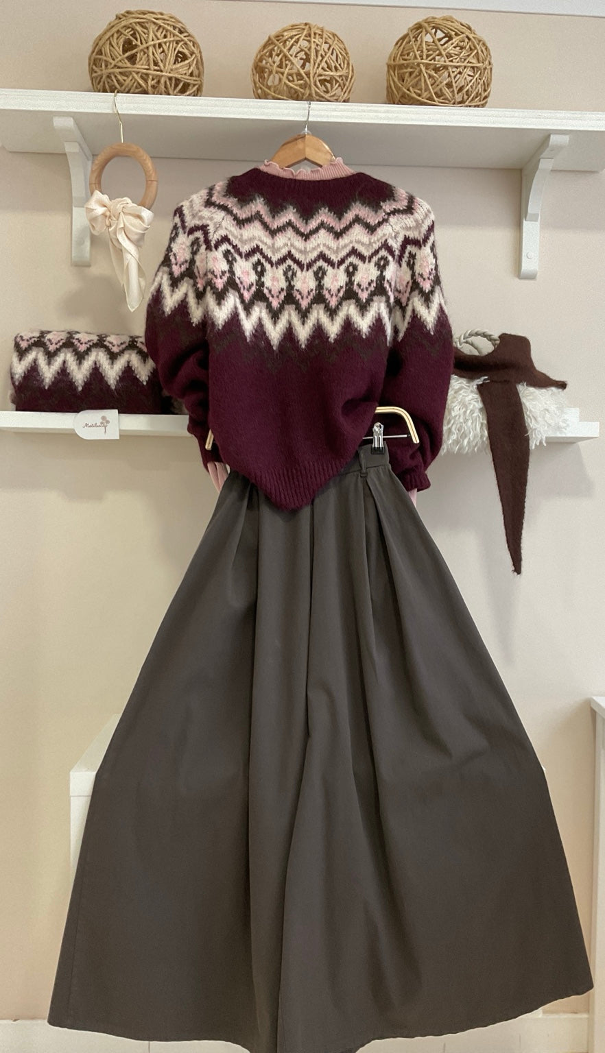 Pantalón Palazzo Yara Chocolate con jersey Cenefas burdeos
