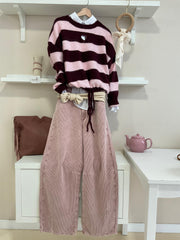 Rosa | Pantalón Pana Gruesa, look con Jersey Corazón Calado Burdeos/Rosa