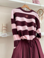 Burdeos/Rosa | Jersey Corazón Calado, look con pantalón burdeos de raya diplomática
