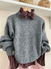 Jersey Laura gris con camisa de cuadros burdeos y pantalón rosa