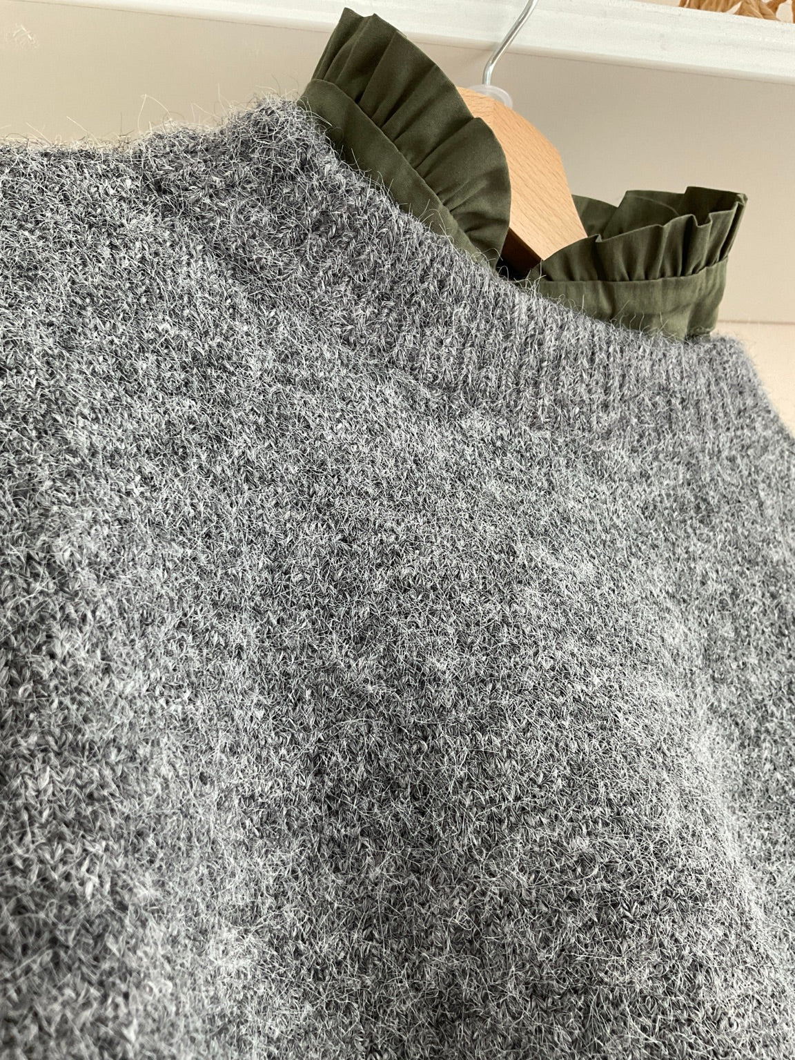 Jersey Laura gris, detalle de tejido jaspeado
