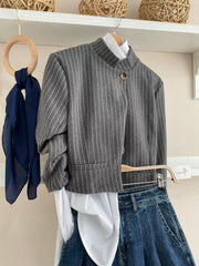Americana Bosé cropped gris de raya diplomática con Tejano Palazzo Pinzas Peñiscola