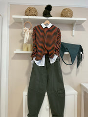 Caqui | Pantalón O'Neill caqui con camiseta Cobain Teja/Verde en look Matilusca