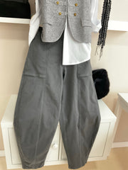 Pantalón Balloon gris combinado en look, vista frontal