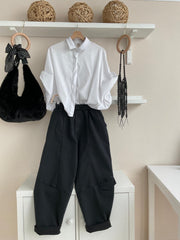 Negro | Pantalón O'Neill, look con camisa blanca