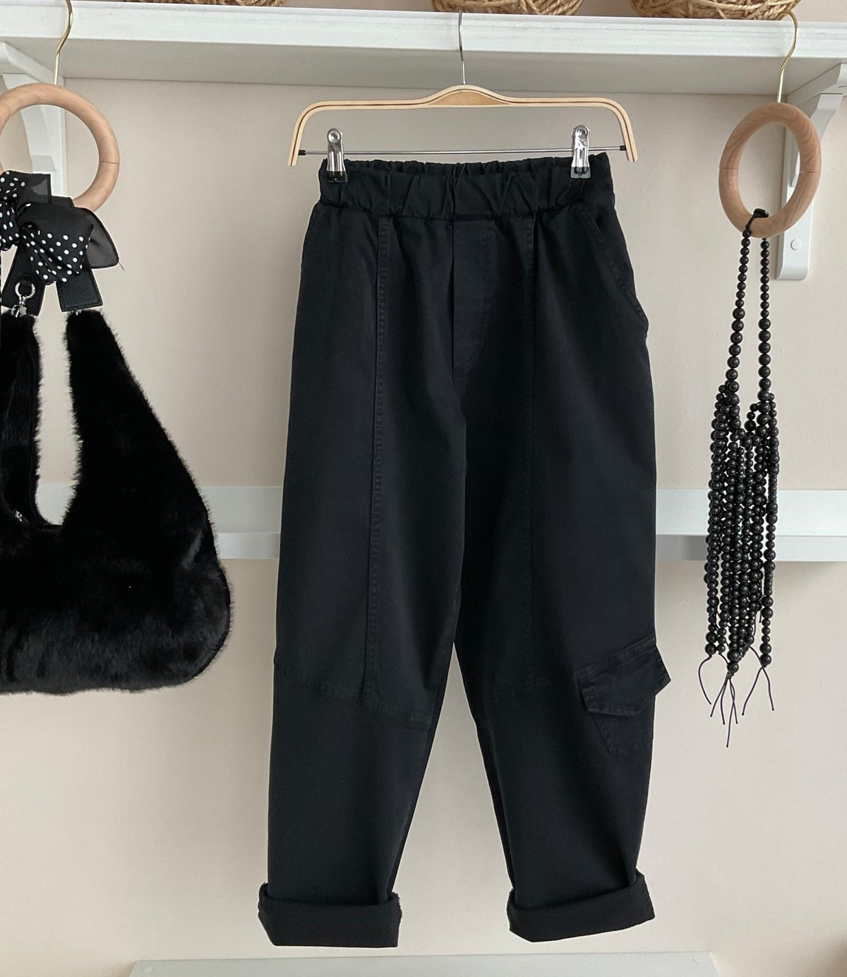 Negro | Pantalón O'Neill, vista frontal con accesorios