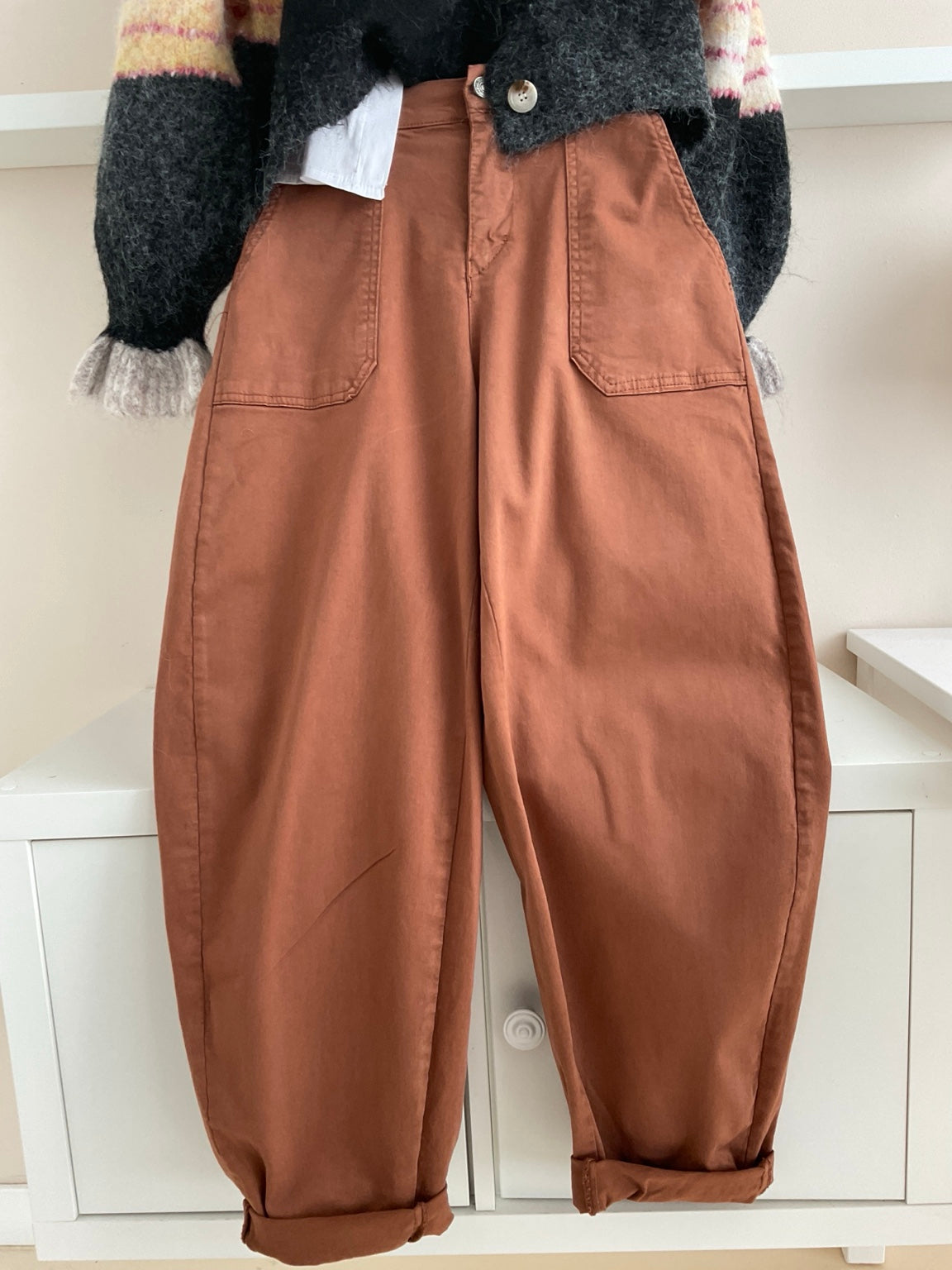 Pantalón Balloon con Goma caldera combinado en look