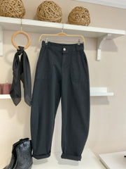 Pantalón balloon negro con goma en cintura, vista frontal