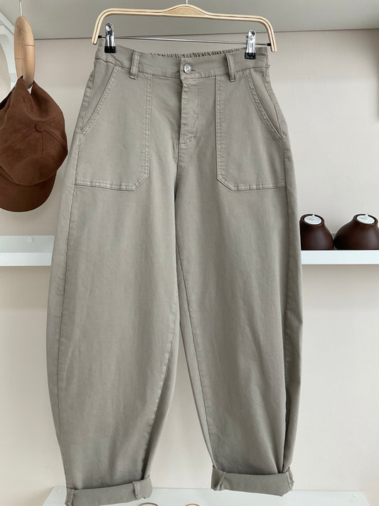 Taupe | Pantalón Balloon, vista frontal sin accesorios