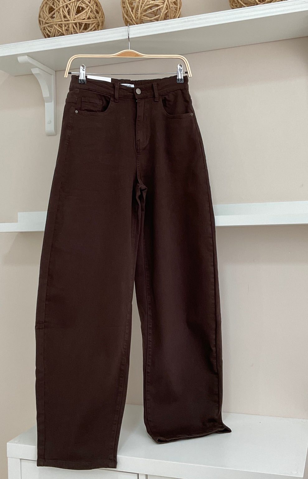Chocolate | Pantalón Barrel 5 Bolsillos vista frontal