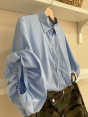 Verde Militar | Pantalón Camuflaje Cruzado con camisa de mangas abullonadas azul celeste