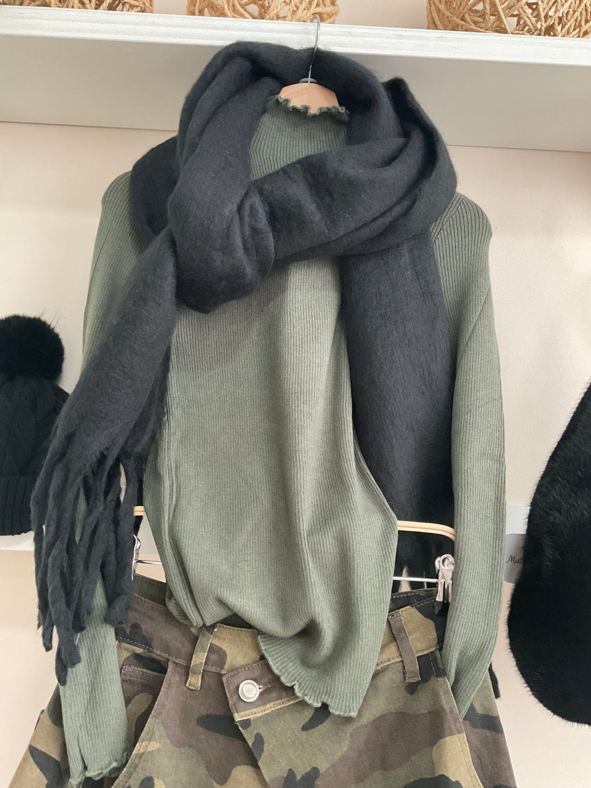 Caqui | Jersey básico ribeteado con pantalón Camuflaje Cruzado
