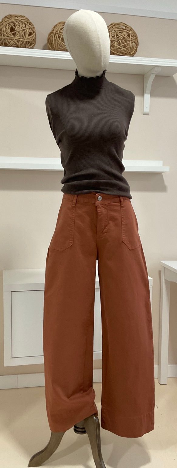 Caldera | Pantalón Wide Leg Pavement — look con jersey oscuro