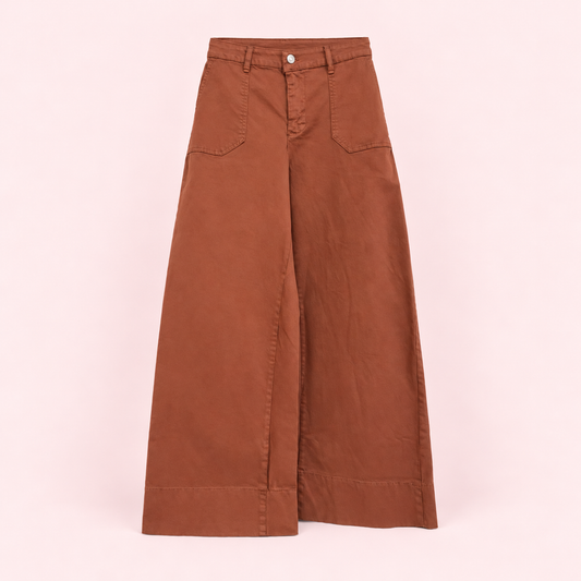 Caldera | Pantalón Wide Leg Pavement - catálogo completo sobre fondo rosa