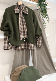 Verde | Camisa lazo Roberta - look con Mireia y Timanfaya