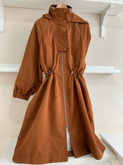 Gabardina Stocolm terracota con cintura ajustada