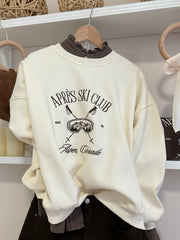 Beige | Sudadera Asper Après Ski Club look con pantalón chocolate
