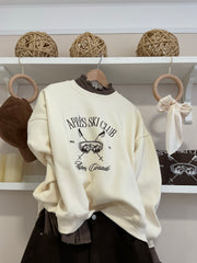 Beige | Sudadera Asper Après Ski Club look con pantalón chocolate