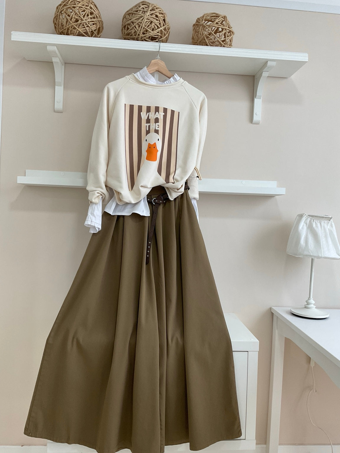 Look completo con sudadera Marrón/Crema